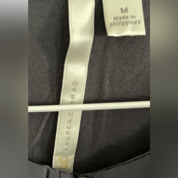 Lauren Conrad Medium Gray Flutter Shimmer Ruffled Neck Floral Overlay Top EUC! - Picture 8 of 9